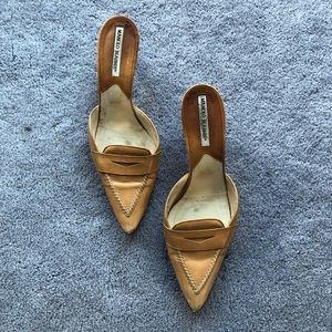 Manolo Blahnik kitten heel point toe mule